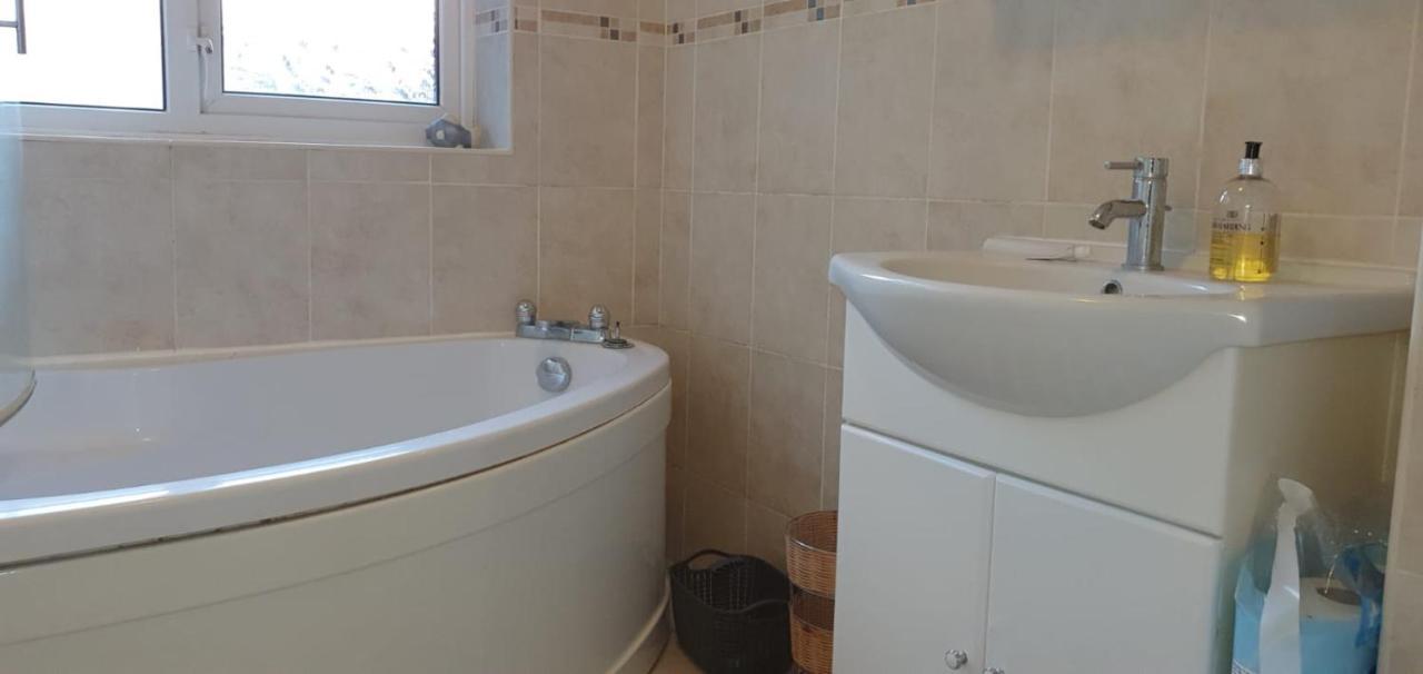 Villa 2 Bed semi-detached house Poole Exterior foto